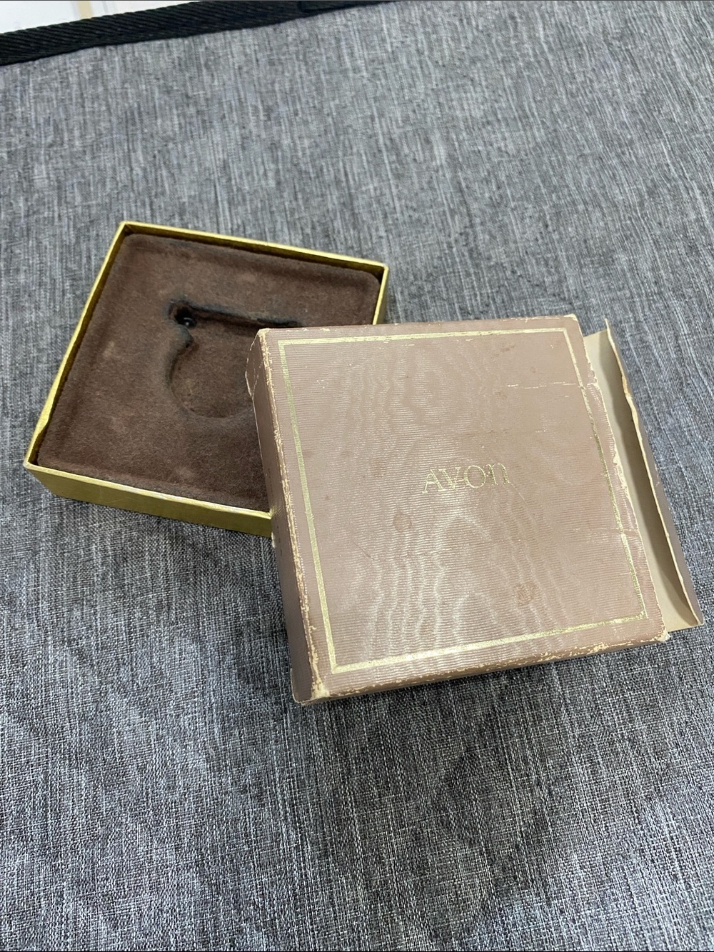 Avon Daisy Flower Brooch Vintage Avon Perfume Pin - Picture 14 of 16